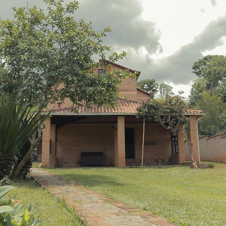 Em tiradentes, Minas Gerais, CASA TÍPICA E ESPAÇOSA EM TERRENO ARBORIZADO Tiradentes Exterior foto