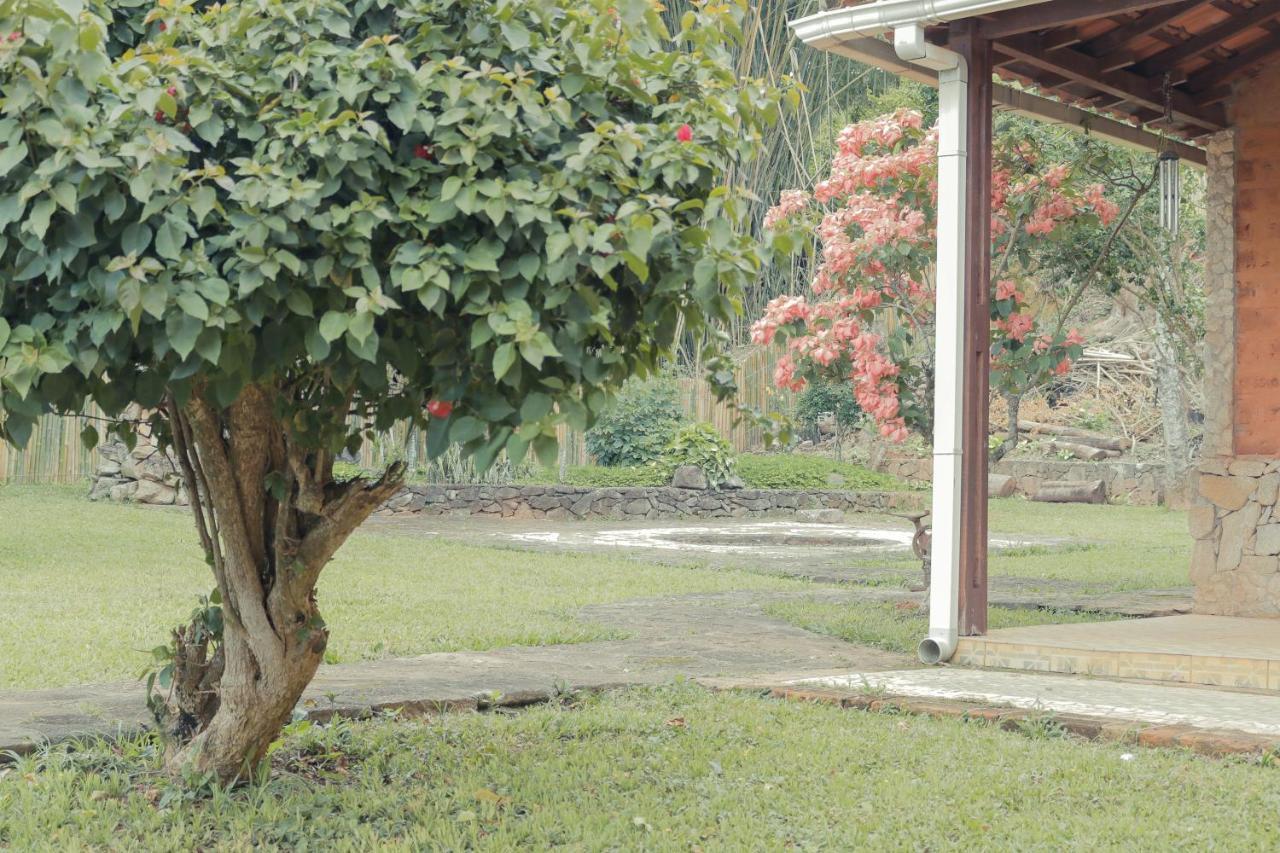Em tiradentes, Minas Gerais, CASA TÍPICA E ESPAÇOSA EM TERRENO ARBORIZADO Tiradentes Exterior foto