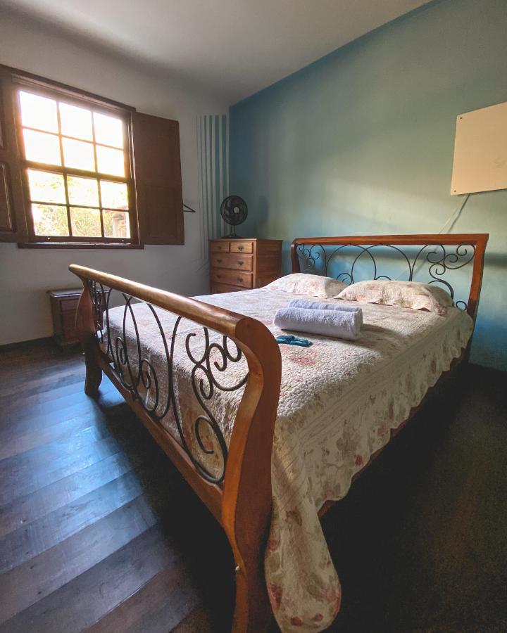 Em tiradentes, Minas Gerais, CASA TÍPICA E ESPAÇOSA EM TERRENO ARBORIZADO Tiradentes Exterior foto